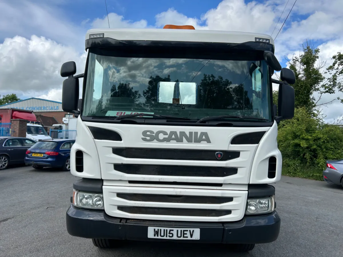 2015 Scania 8x4 hook loader with cover - Image 2