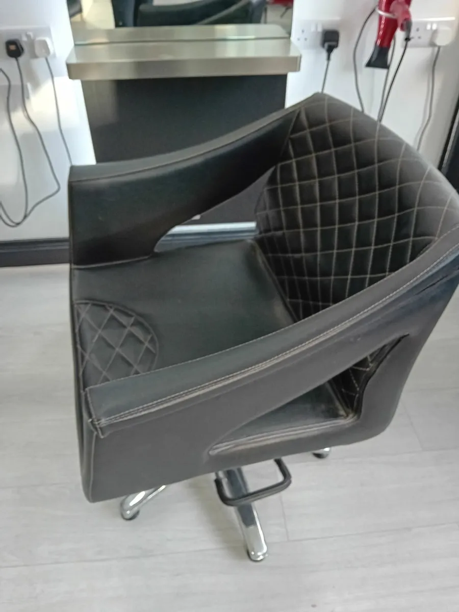 Hair salon furniture - Image 4