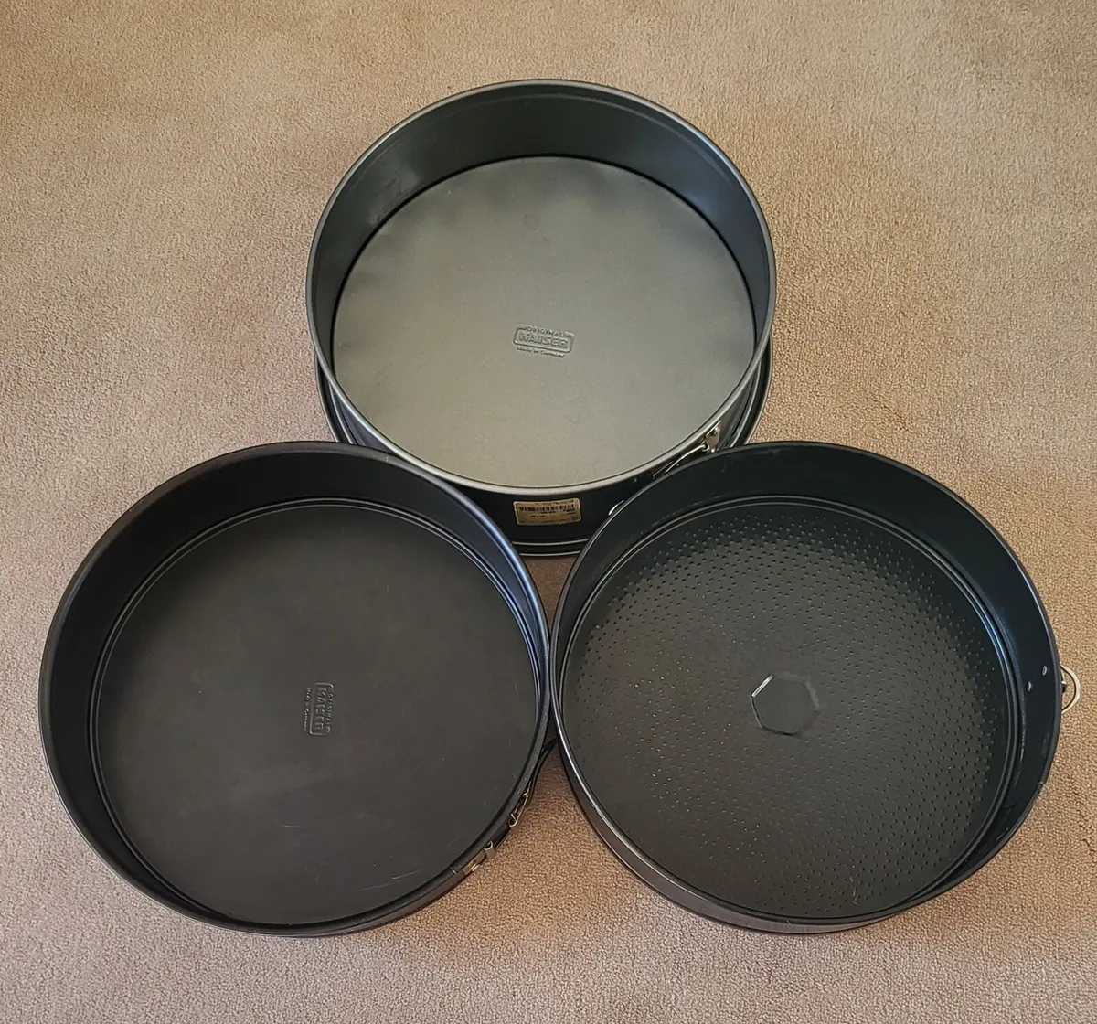3 x 10 inch cake tins - Image 1
