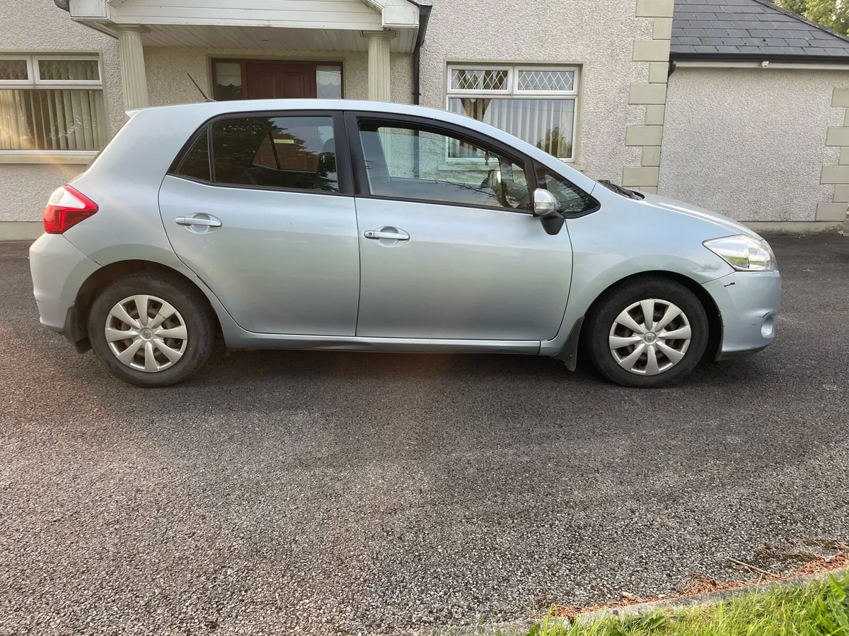 Toyota auris - Image 4