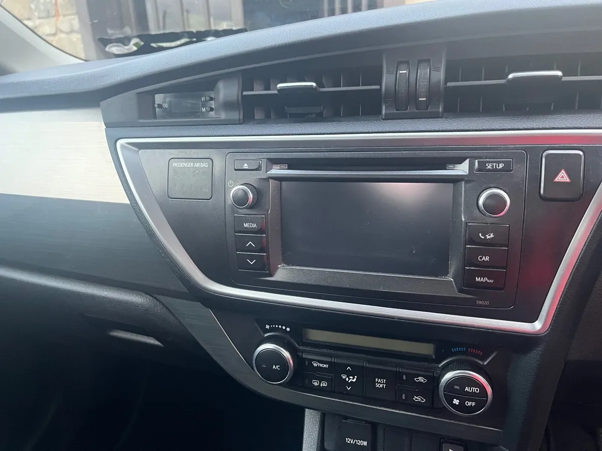 Toyota Auris 2014 - Image 3