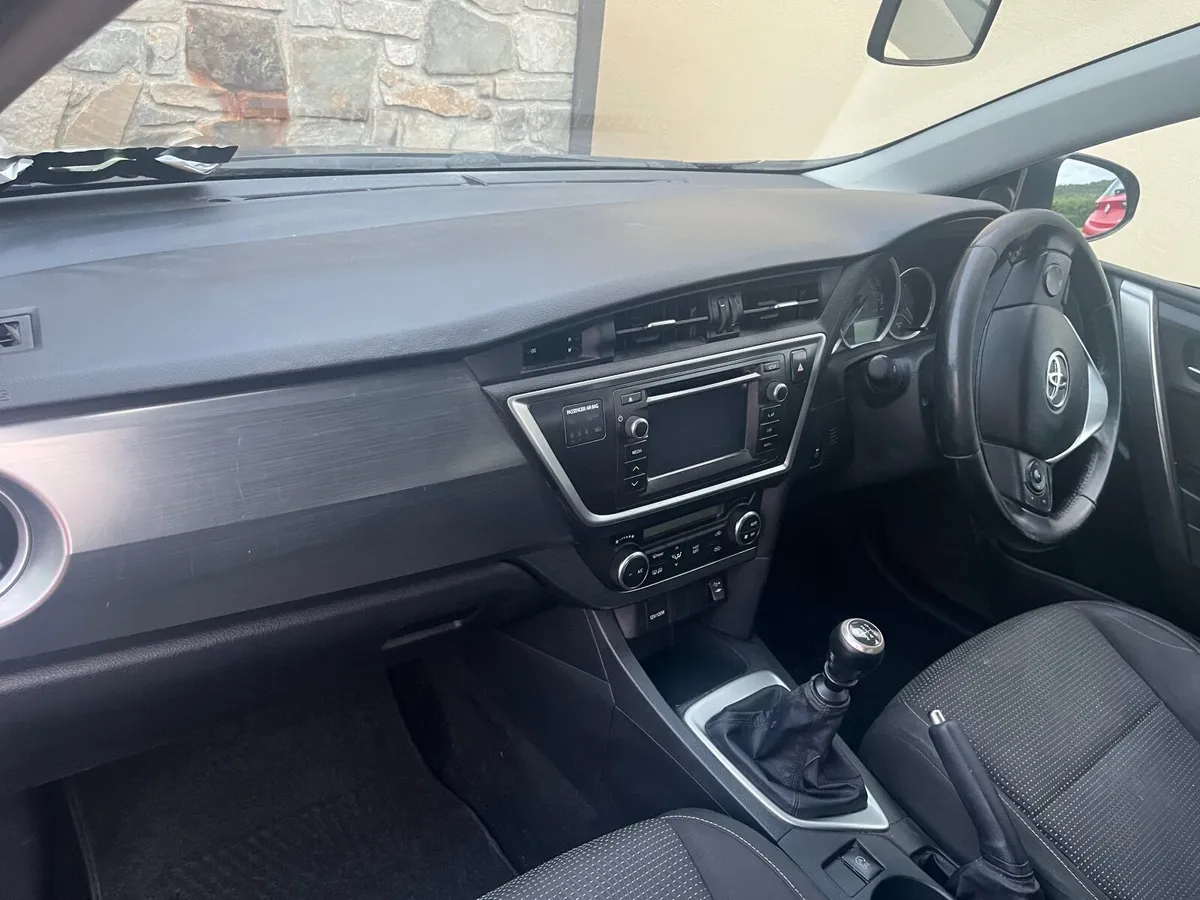 Toyota Auris 2014 - Image 4