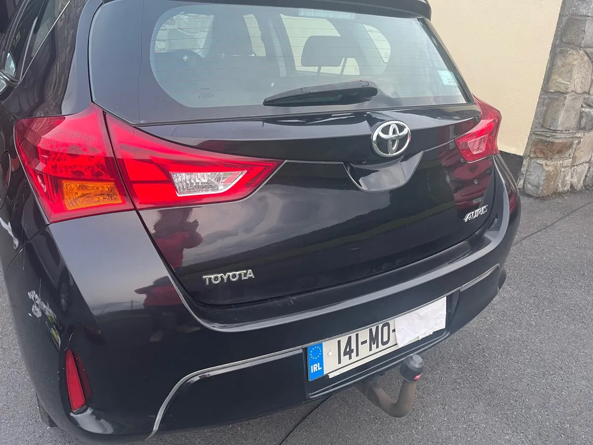 Toyota Auris 2014 - Image 2