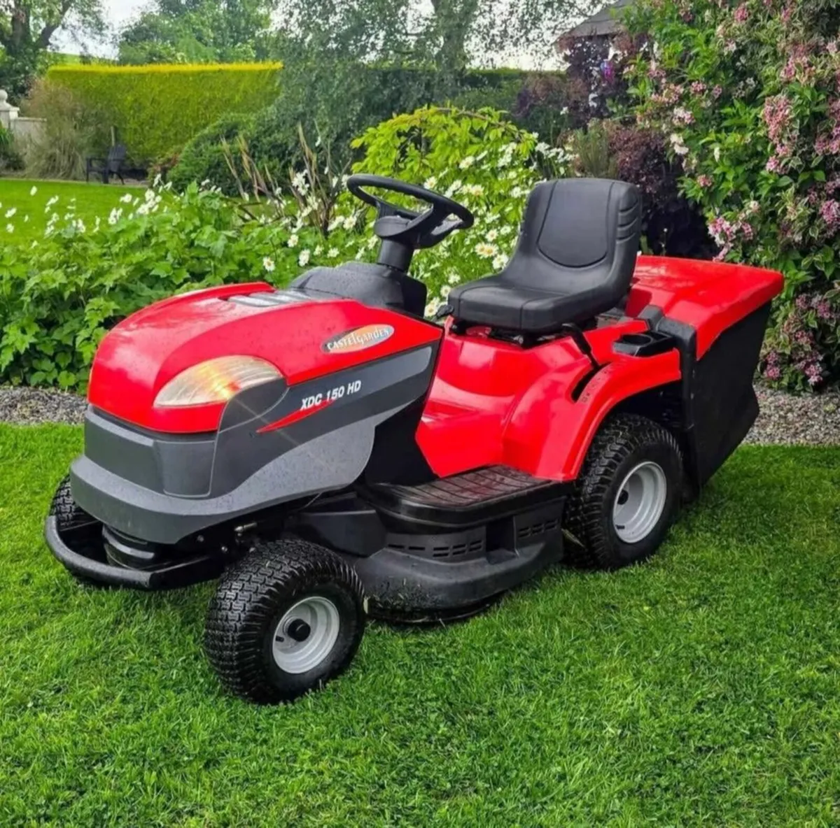 Castlegarden petrol ride on lawnmower