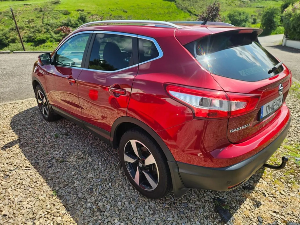 Nissan QASHQAI 1.5 SV Premium  17 4DR - Image 4