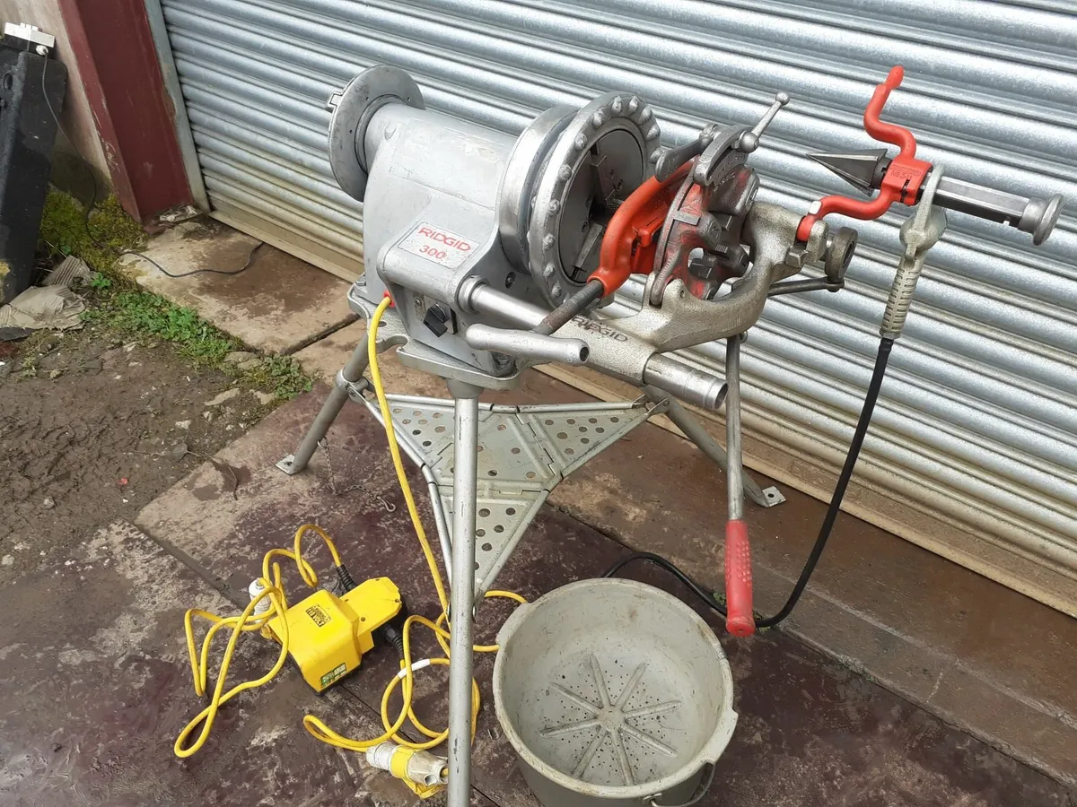 RIDGID 300 THREADING MACHINE - Image 1