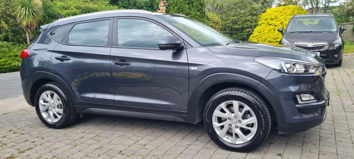 HYUNDAI TUCSON 1.6CRDI SE NAV 115PS MHEV  HYBRID - Image 3