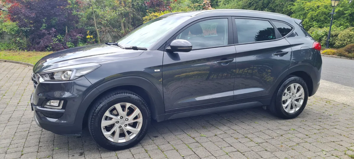 HYUNDAI TUCSON 1.6CRDI SE NAV 115PS MHEV  HYBRID - Image 4