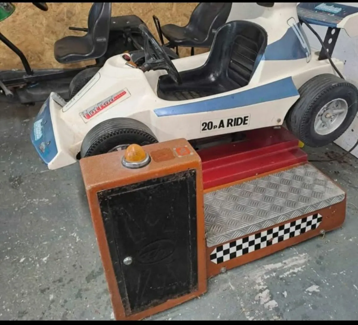 Antique ride on kids car - Image 4