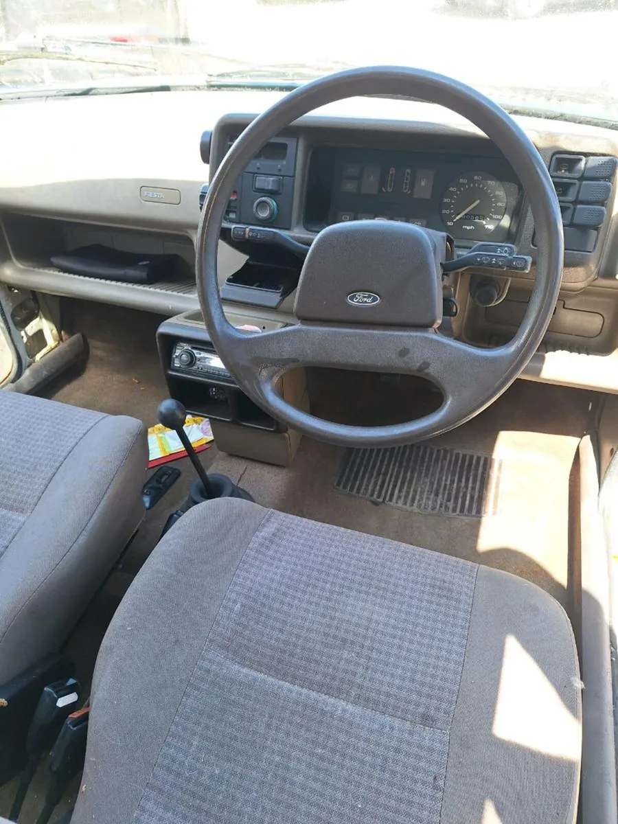 Ford fiesta - Image 4