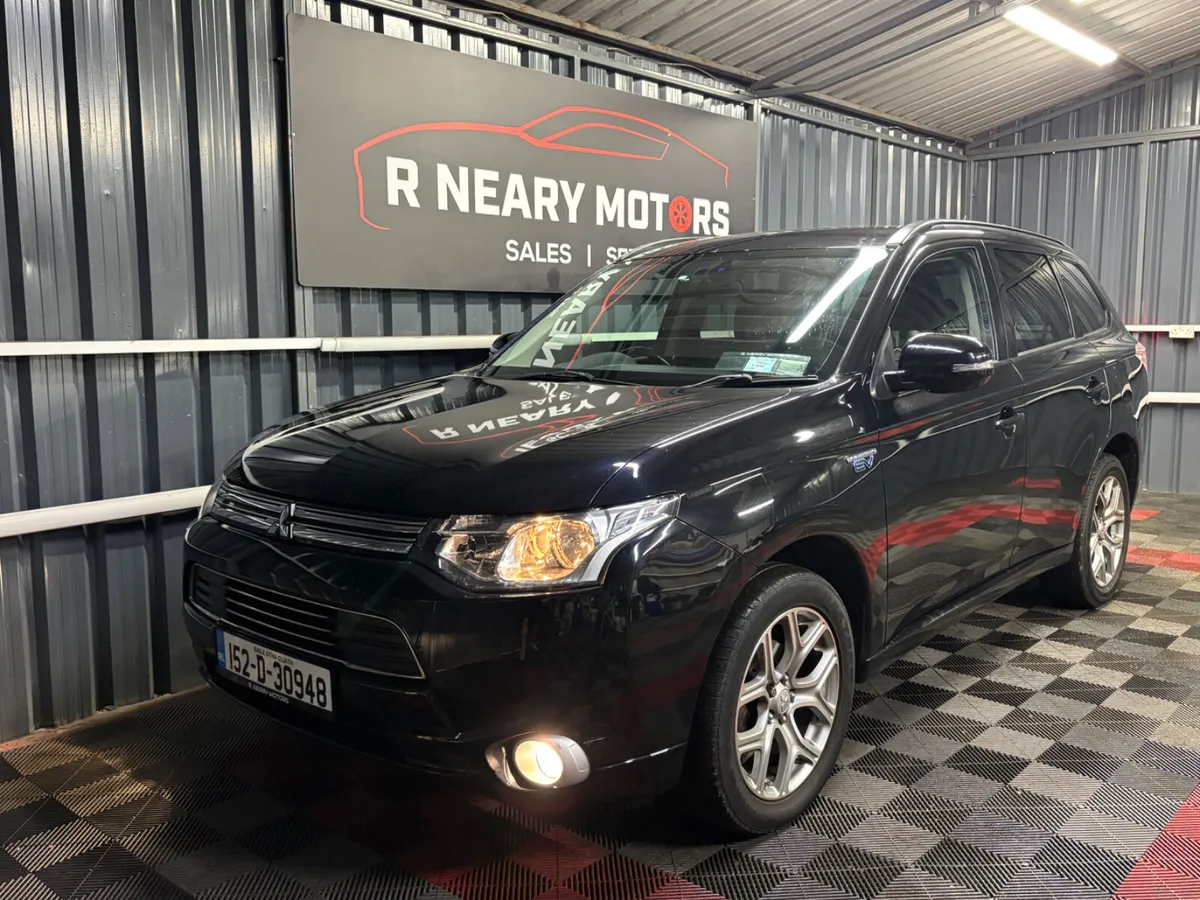 2015 152 Mitsubishi Outlander PHEV Intense  4WD - Image 4