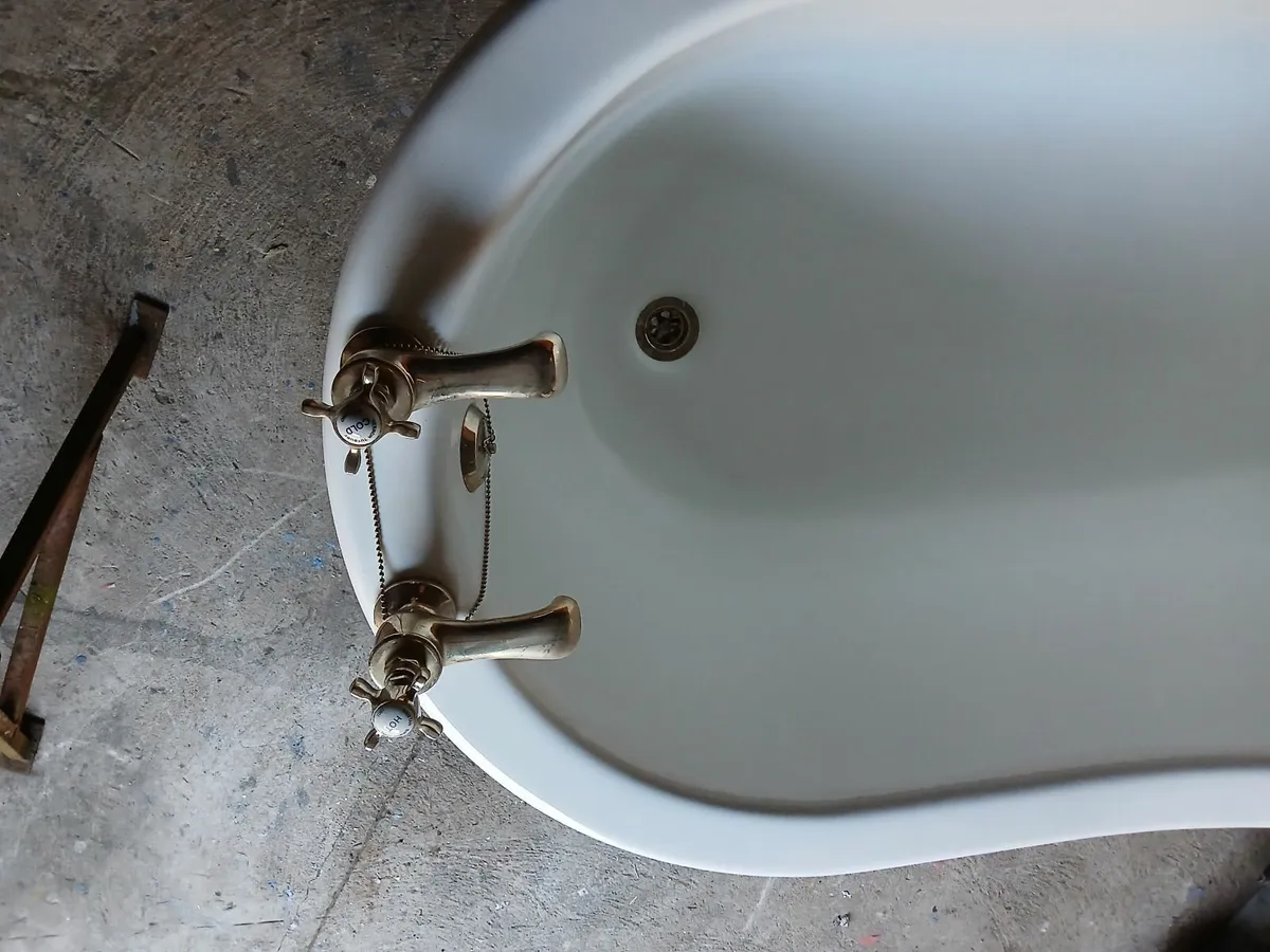 cast iron slipper bath & taps - Image 4