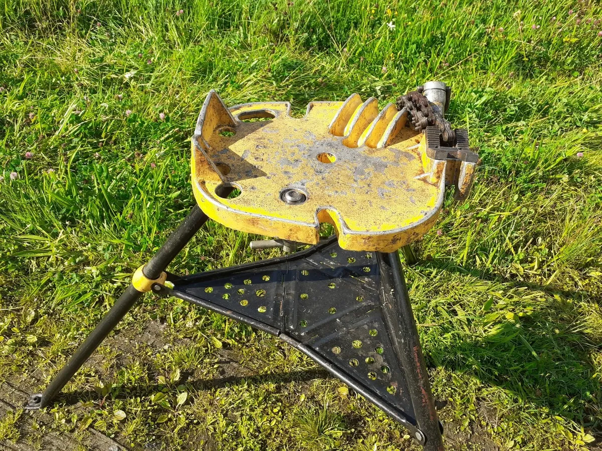 REMS TRIPOD BENCH - Image 1