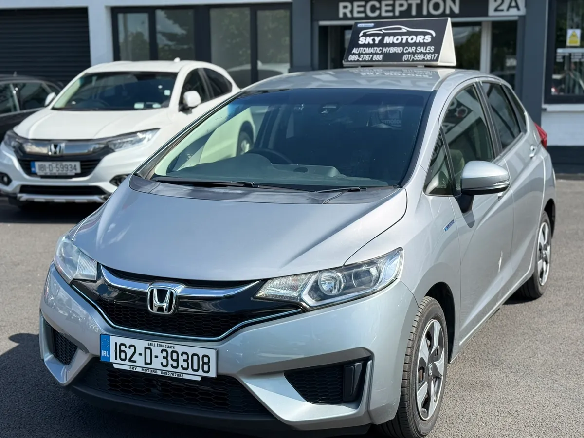 2016 Honda Jazz/Fit 1.5 Hybrid auto, Low  30K KM - Image 4