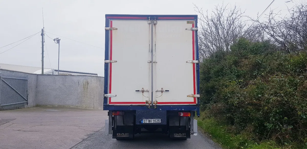 2007 Daf CF250 , 4x2  , Curtain -Box  , Day Cab - Image 4
