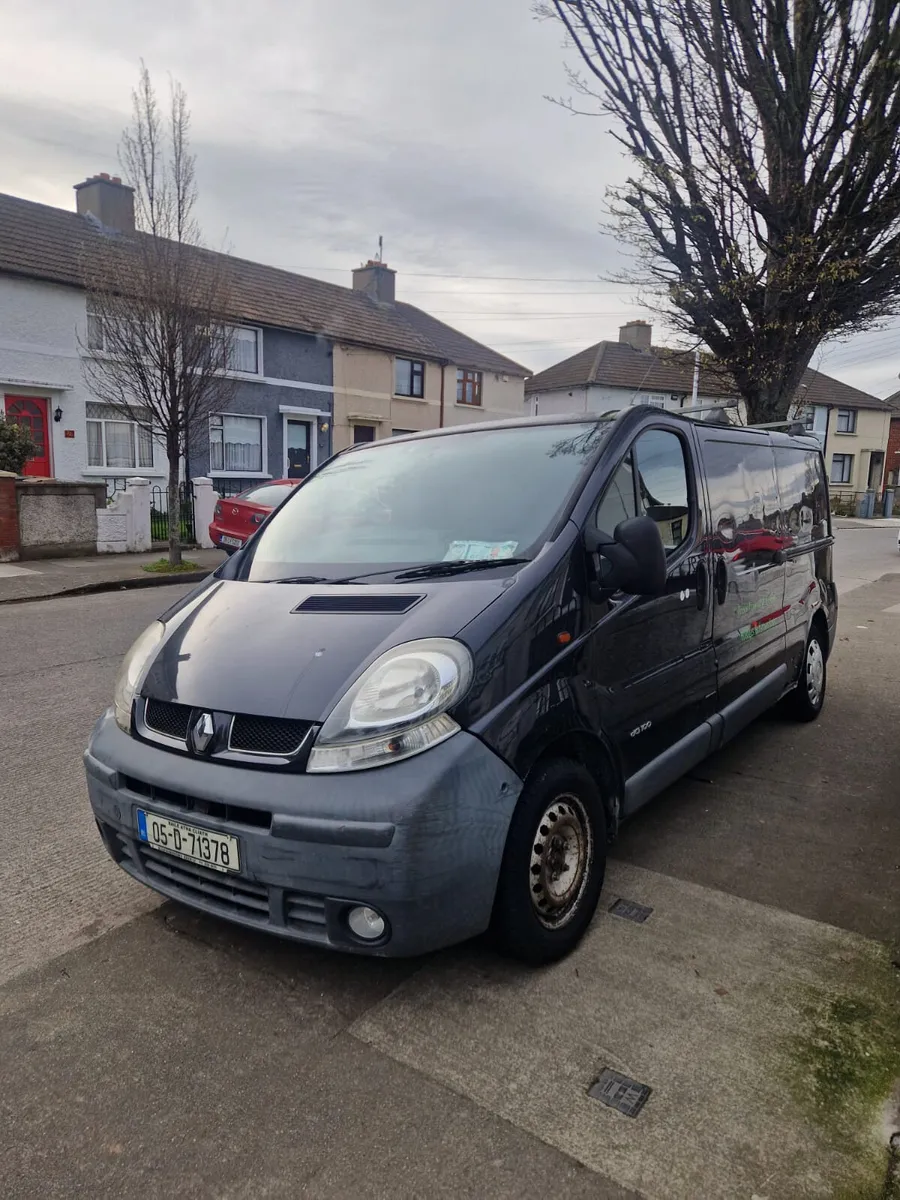 05 Renault Trafic van - Image 2