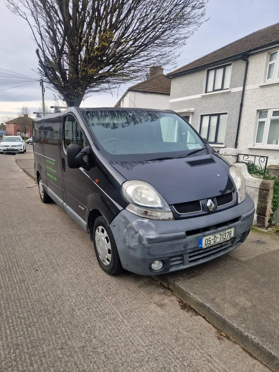 05 Renault Trafic van - Image 1