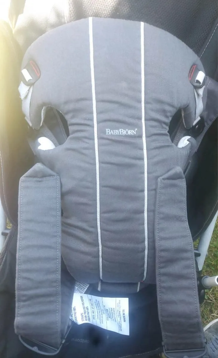 Babyjorn carrier - Image 1