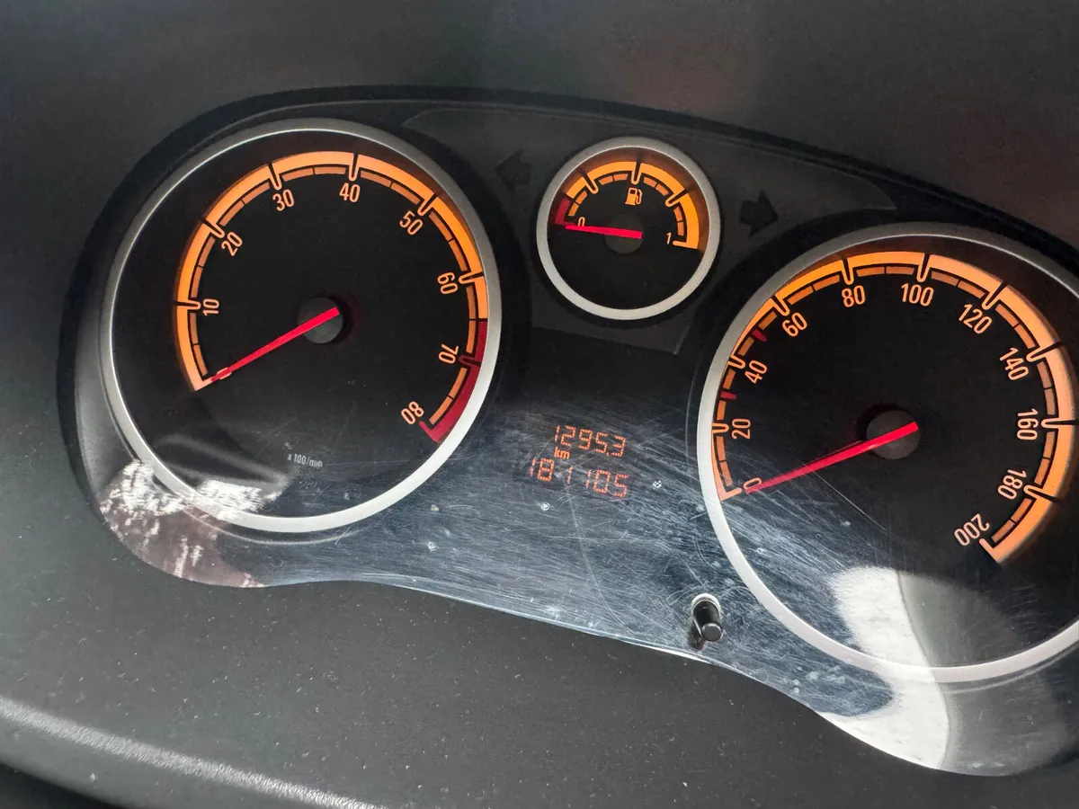 Opel Corsa 2011 - Image 3