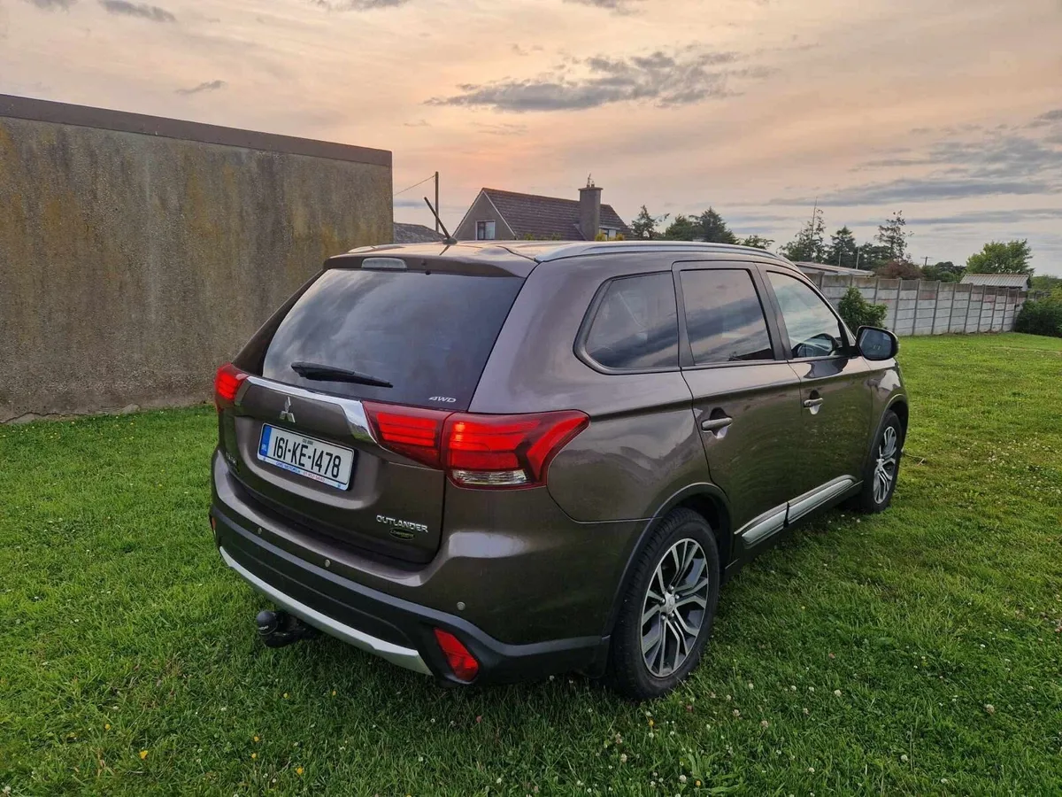 2016 Mitsubishi Outlander - Image 3