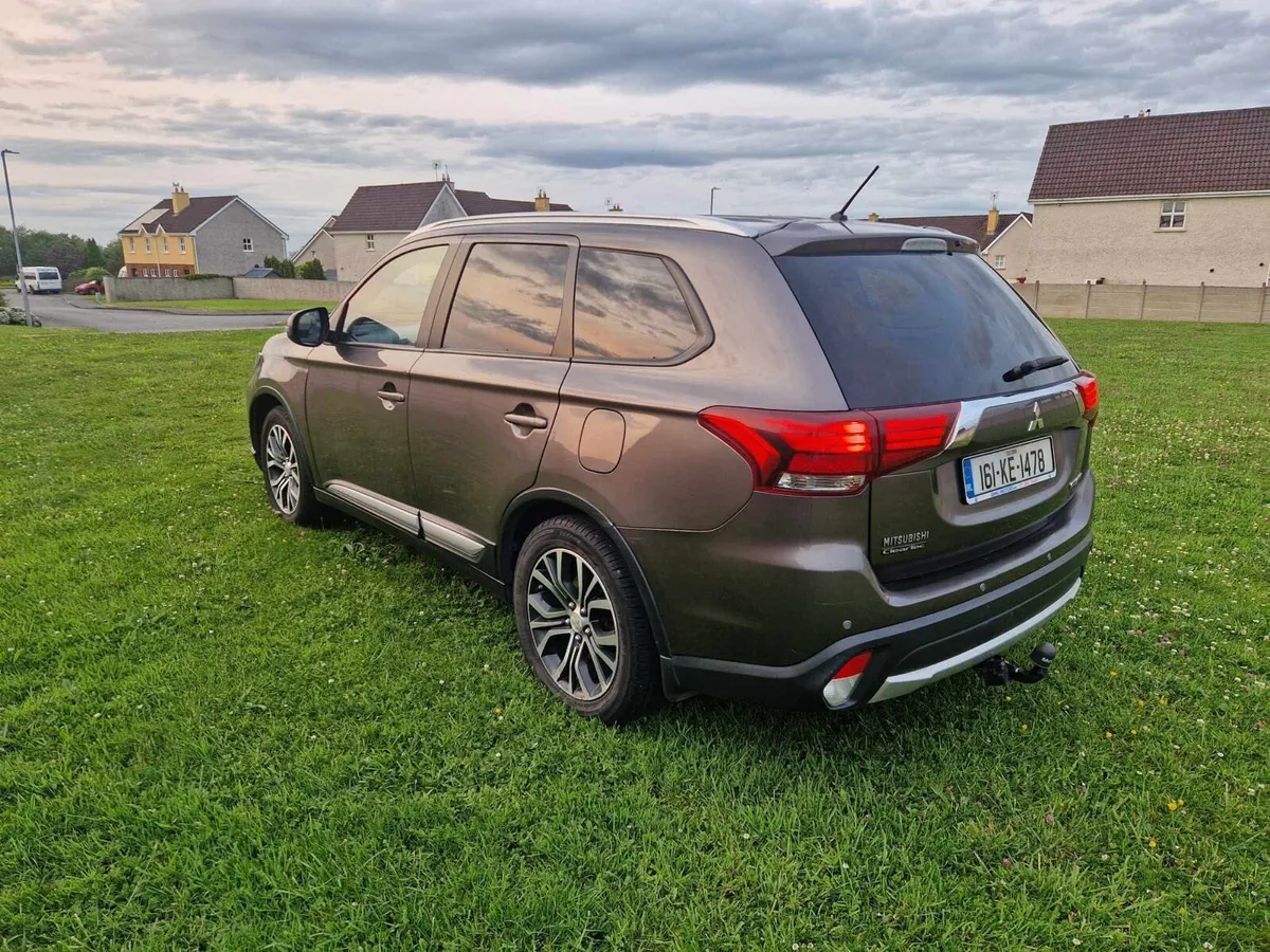 2016 Mitsubishi Outlander - Image 4