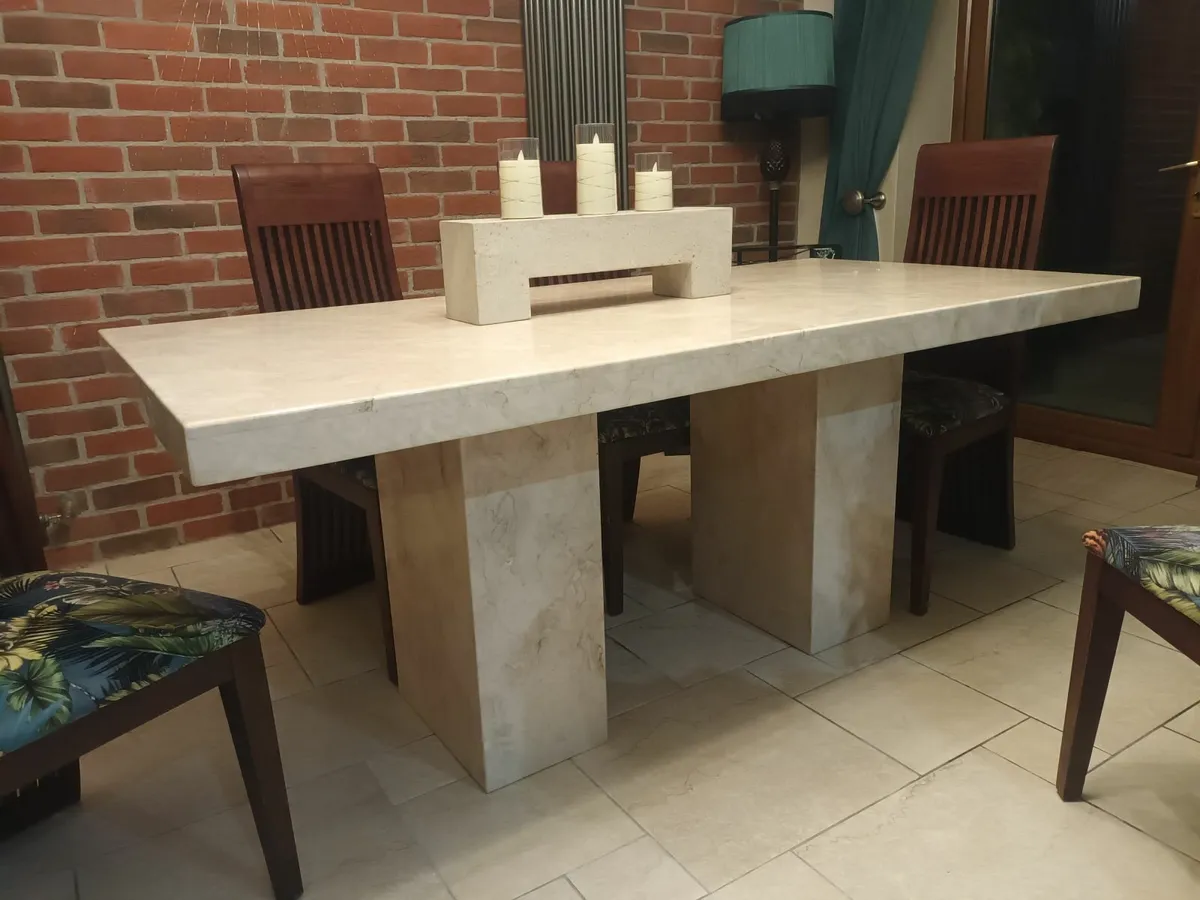 Marble table - Image 1