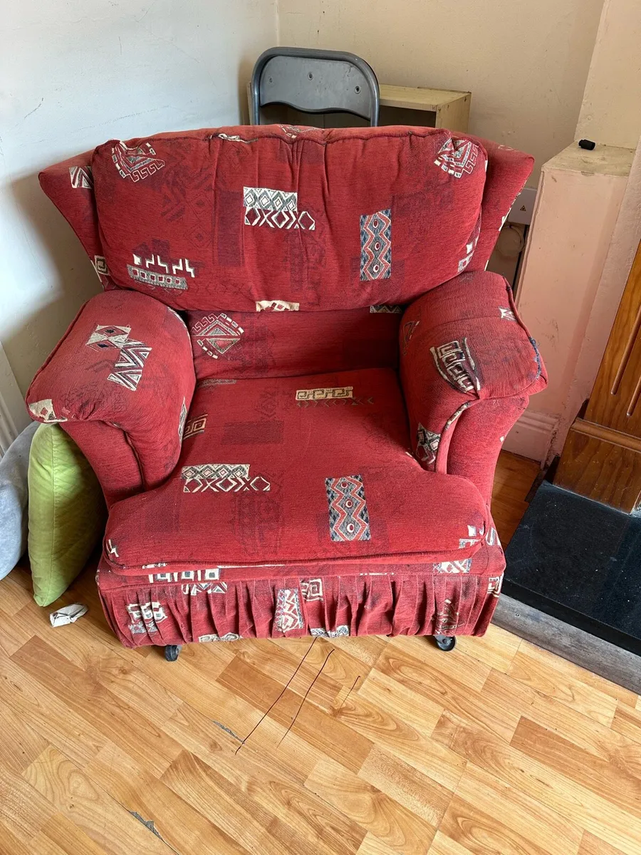 3 piece suite sofas FREE FREE - Image 4