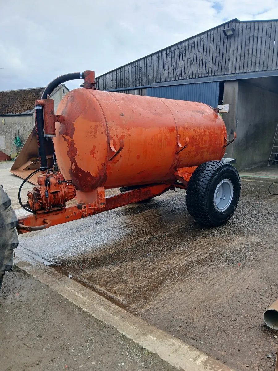 Slurry tanker - Image 1