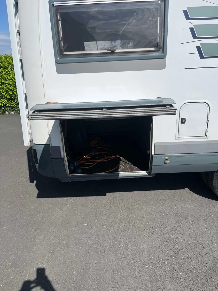 Motorhome - Image 4