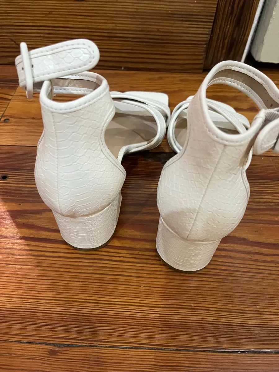 Gorgeous M&S white leather sandals - Image 2