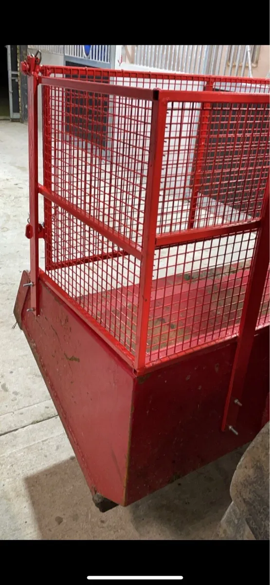 7 foot power box - Image 4