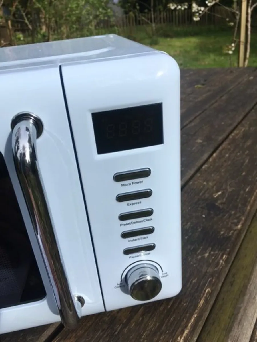 Like new microwave - Image 4