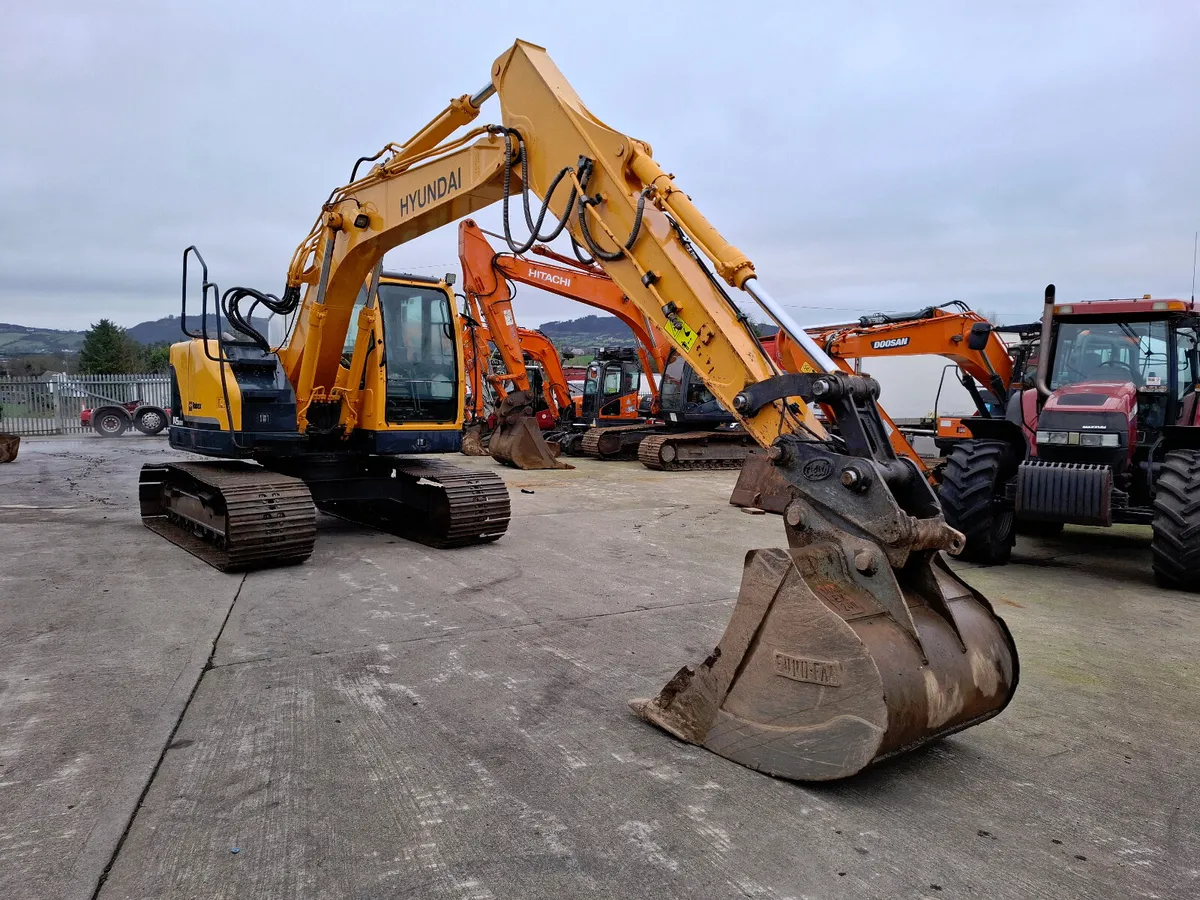 2011  Hyundai 145 LCR-9  Excavator , Track Digger - Image 1