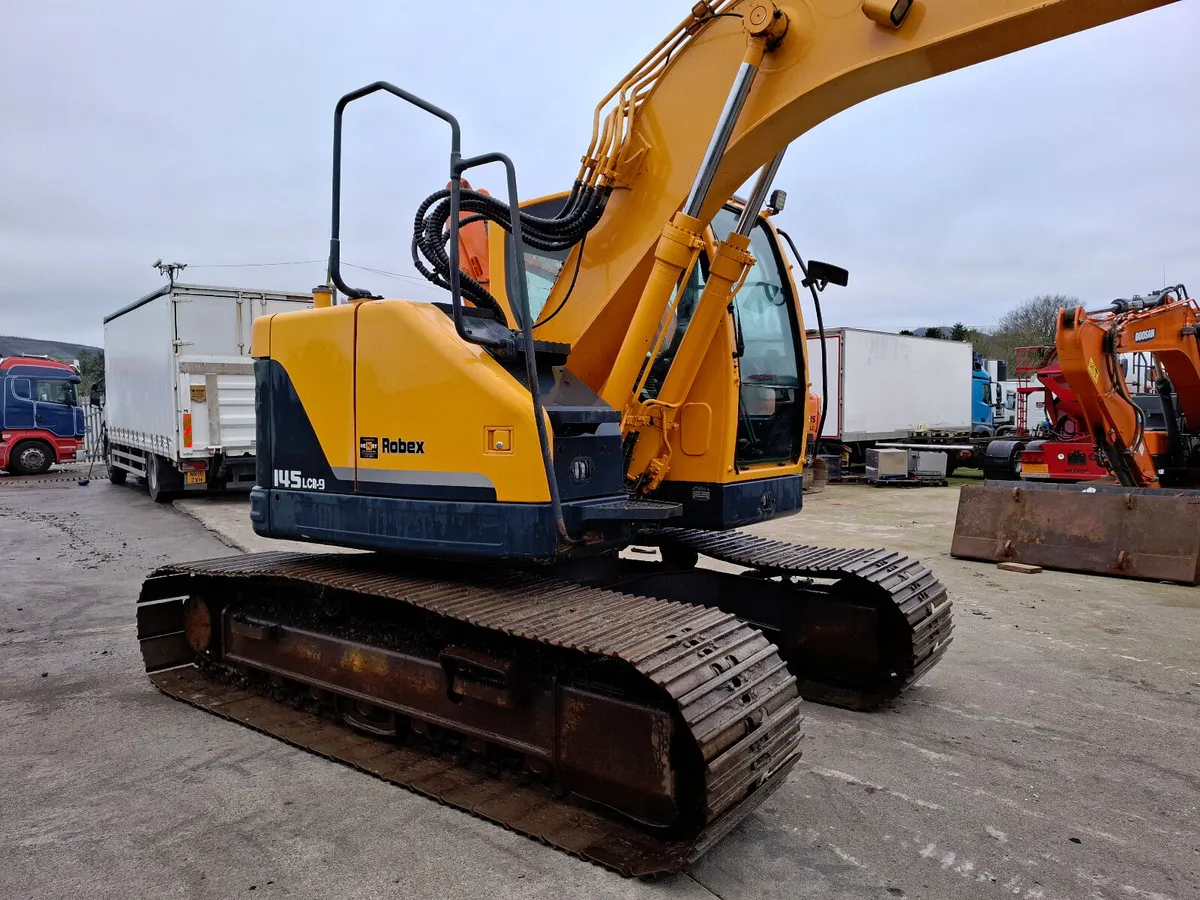 2011  Hyundai 145 LCR-9  Excavator , Track Digger - Image 3