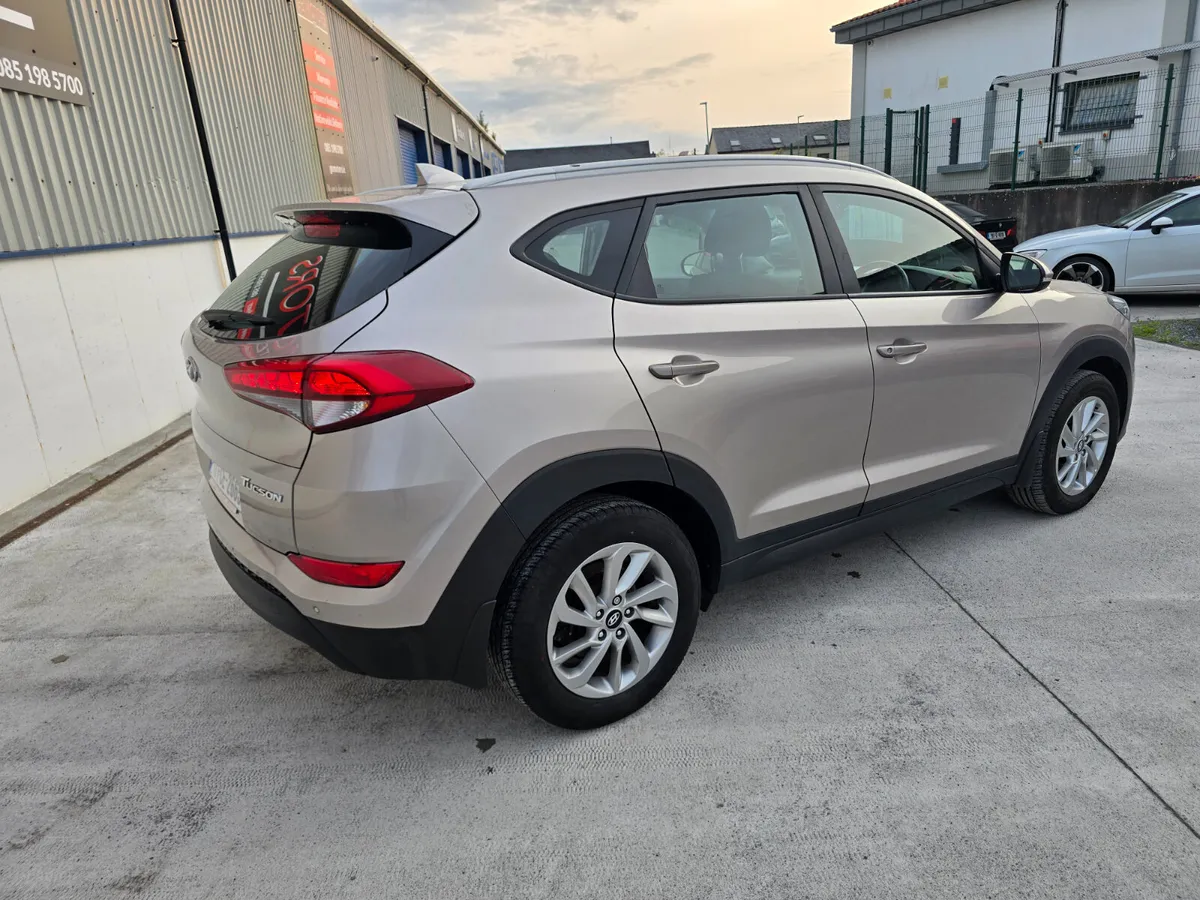 *171 HYUNDAI TUCSON EXECUTIVE MODEL NICE EXTRAS* - Image 4