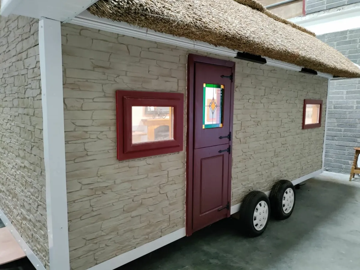 Mobile Pub Cottage - Image 2