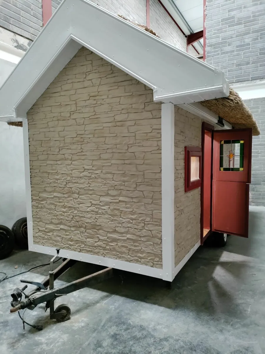 Mobile Pub Cottage - Image 3