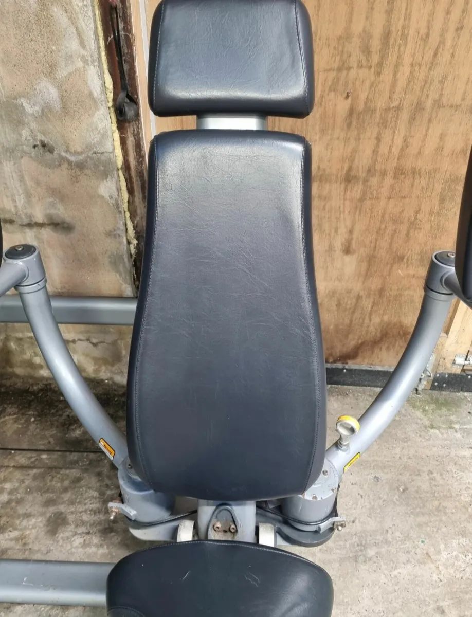 Matrix Chest Press - Image 3