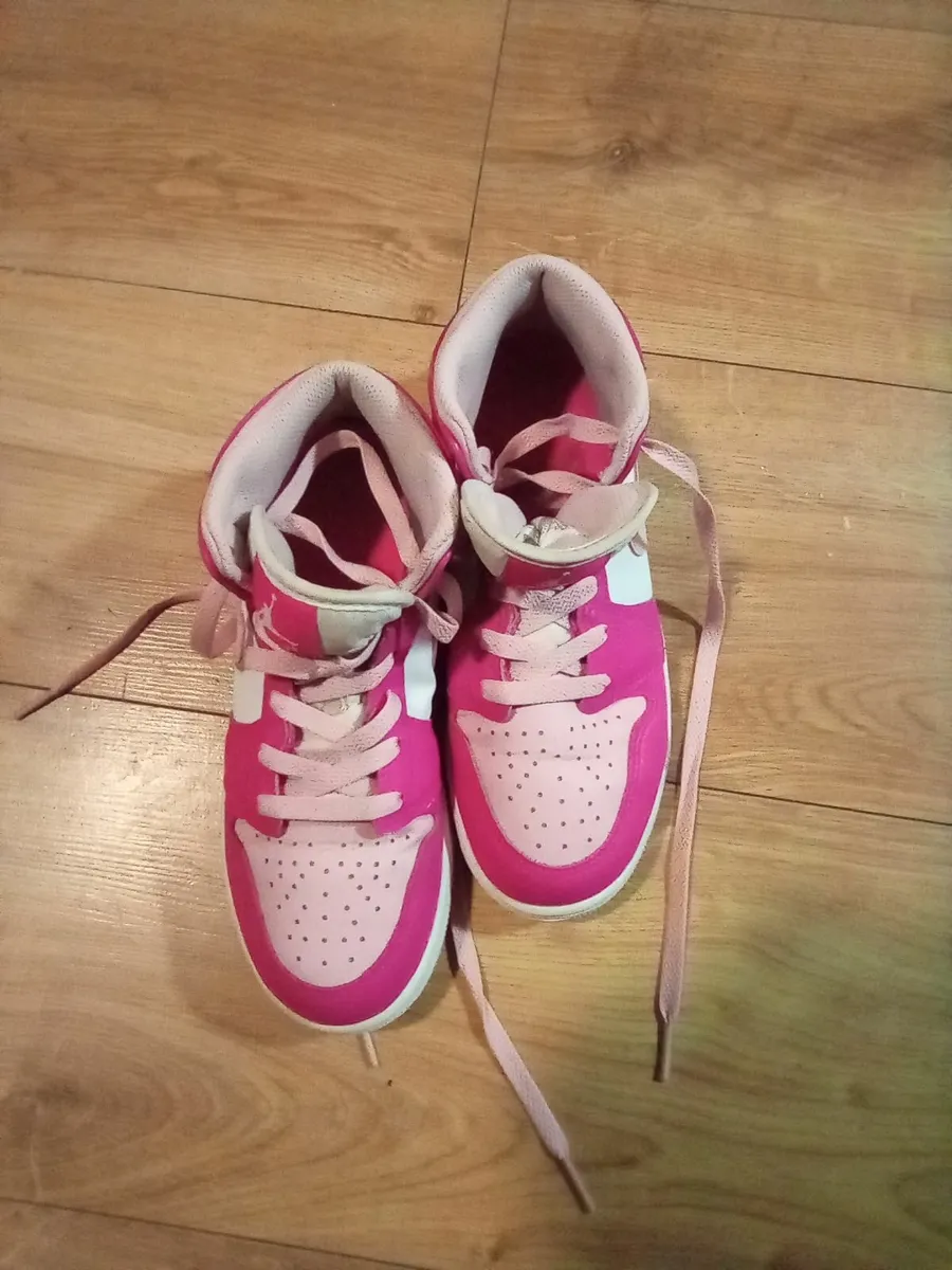 sneakers - Image 2
