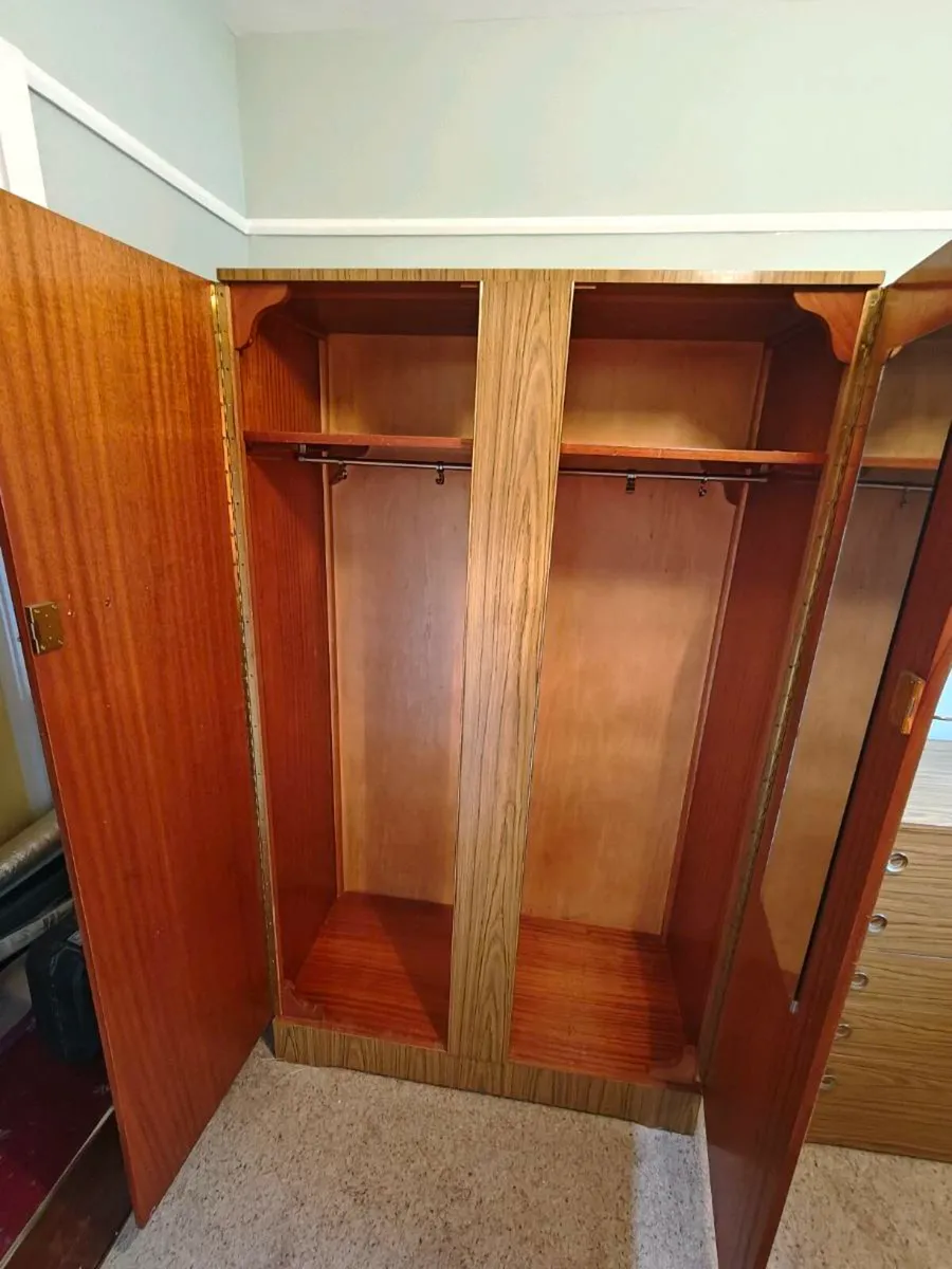Bedroom furniture - Image 2