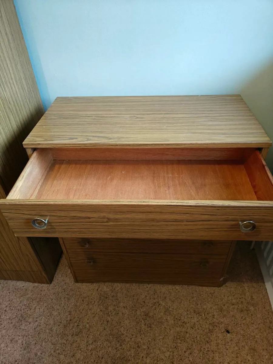Bedroom furniture - Image 4