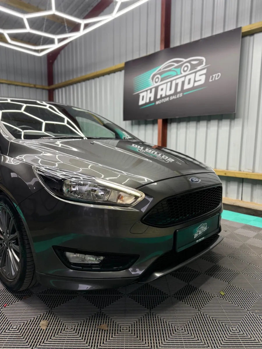 Ford Focus 2018 - Factory ST line - Image 2