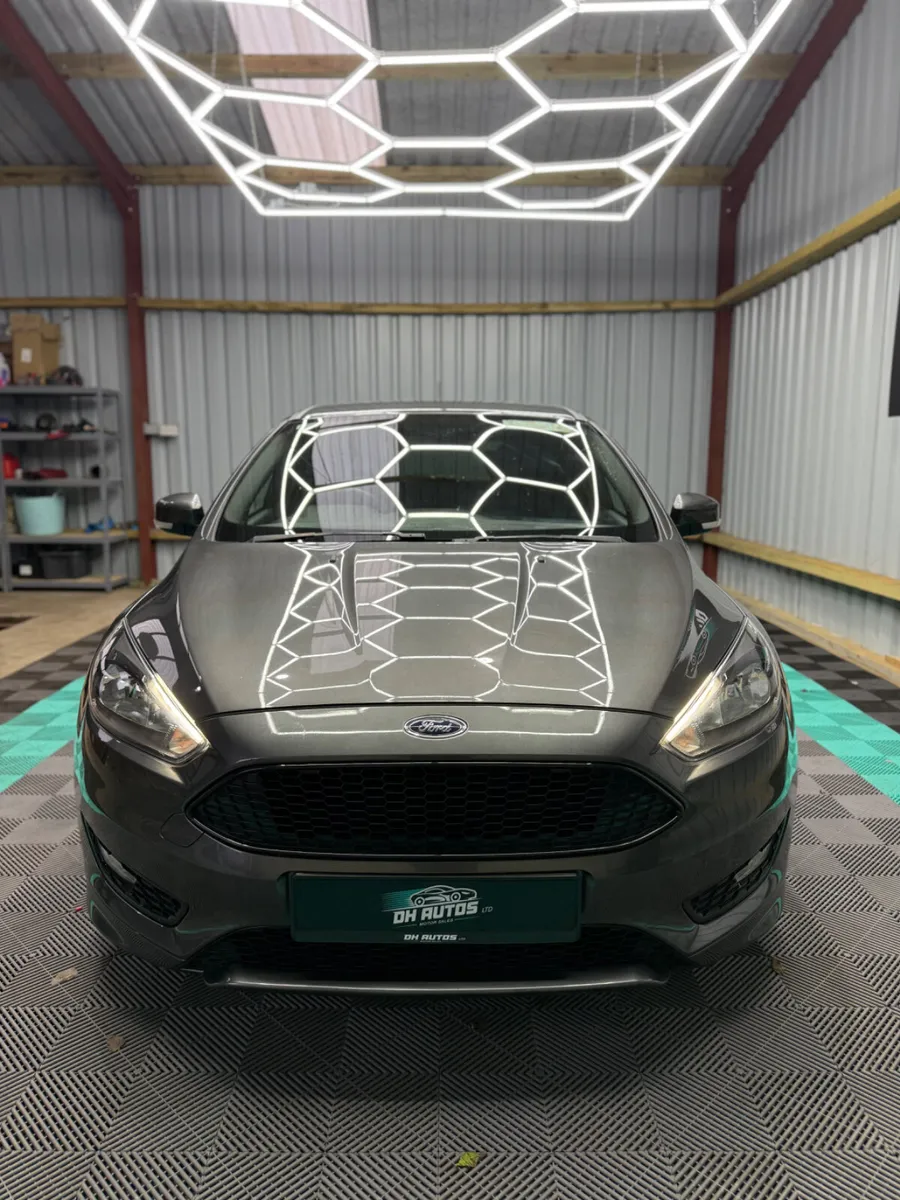 Ford Focus 2018 - Factory ST line - Image 3