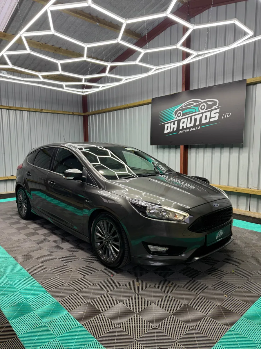 Ford Focus 2018 - Factory ST line - Image 1