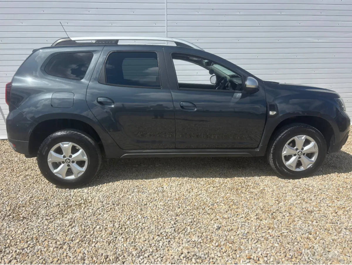 Dacia Duster COMFORT BLUE DCI 115 MY 4DR - Image 2