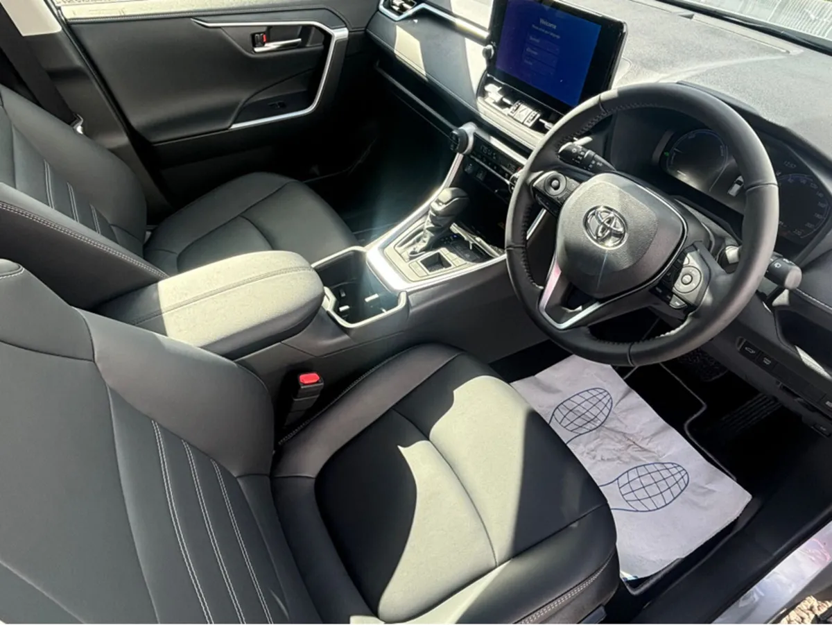 Toyota RAV4 HYBRID SOL - Image 4