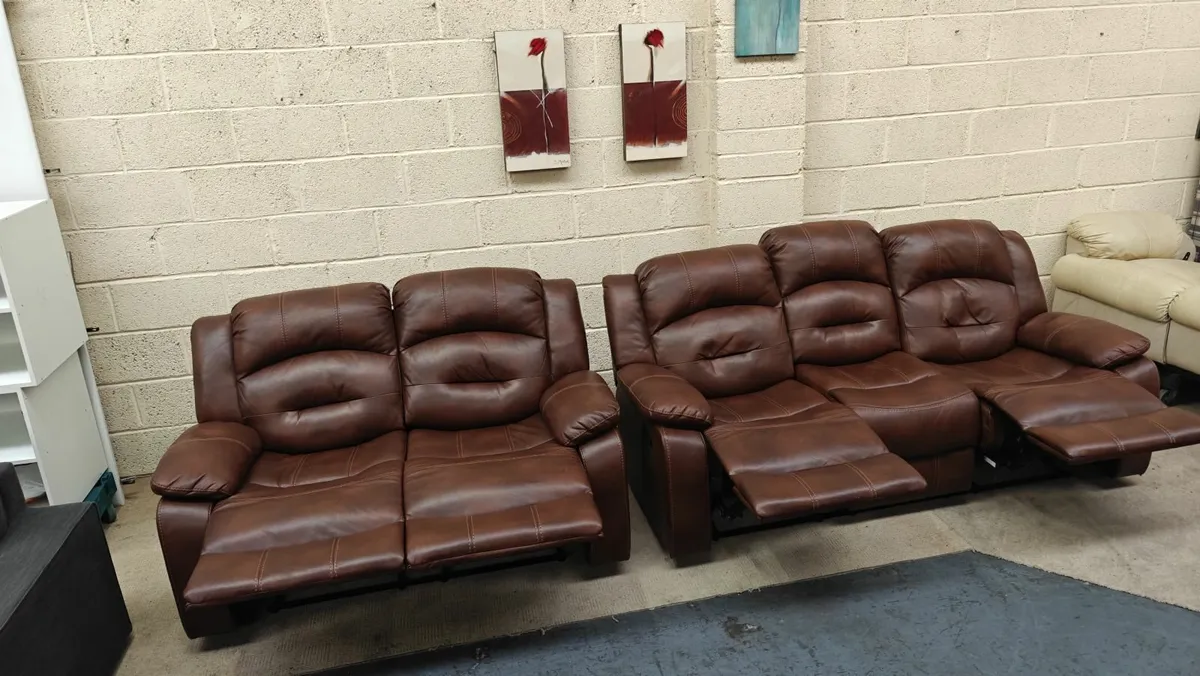 3+2 Brown Leather Recliner Suite - Image 1