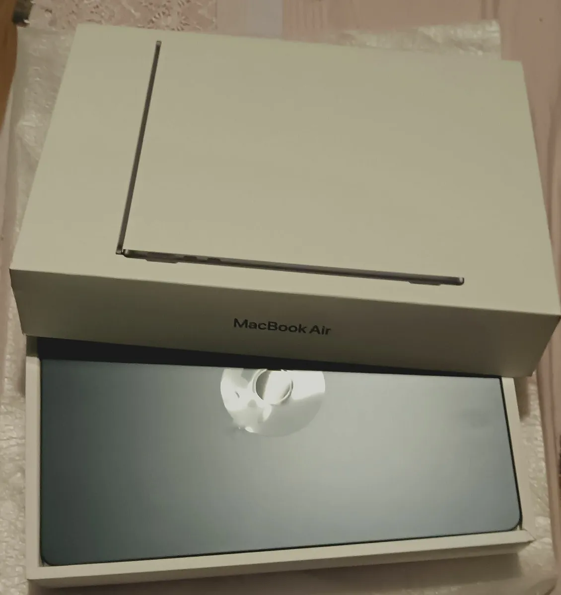 With insurance Macbook Air in new condition - Image 4