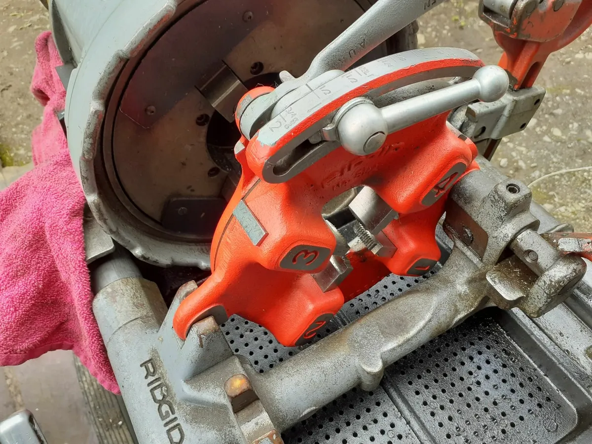 RIDGID 1233 THREADING MACHINE - Image 2