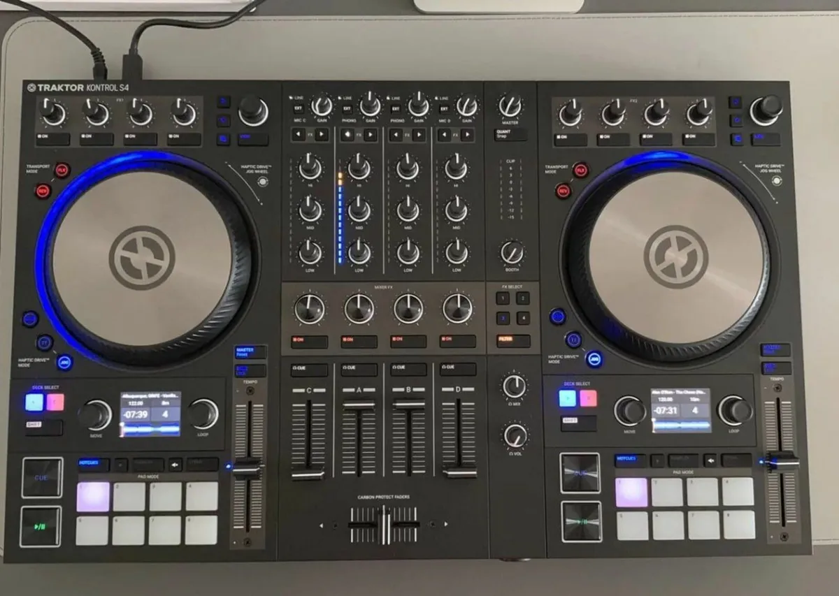 Native Instruments Traktor Kontrol S4 MK3 - Image 2